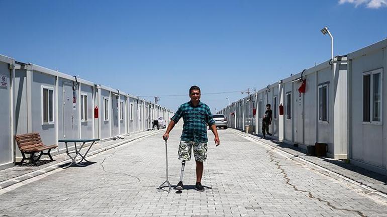 Depremden 149 saat sonra enkazdan çıkarıldı, Adanada yaşamını protez bacağıyla sürdürüyor