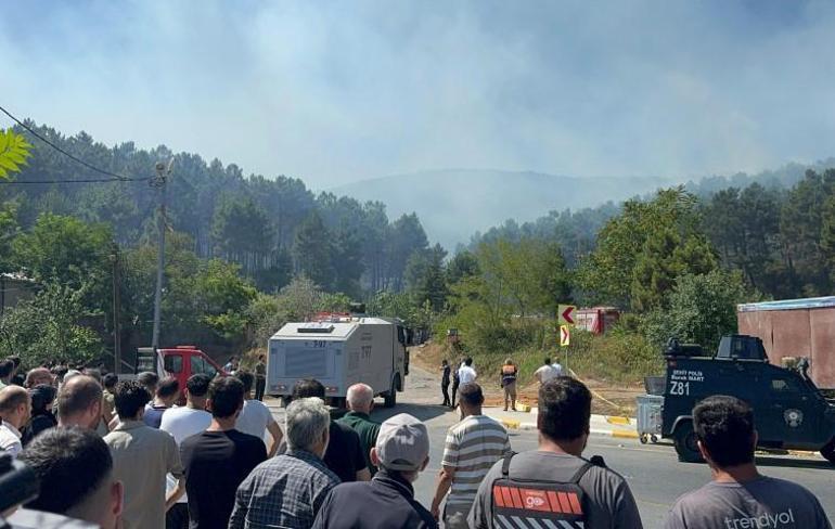 İstanbuldaki Aydos Ormanında yangın çıktı Alevler yerleşim yerlerine doğru ilerliyor