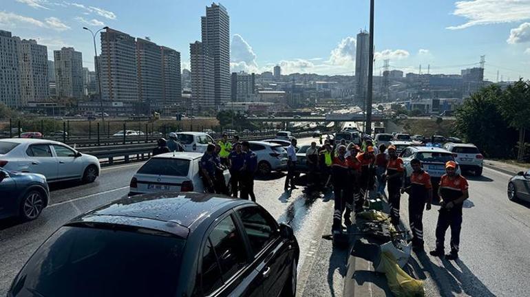 İstanbulda zincirleme kaza: 10 araç birbirine girdi, yaralılar var