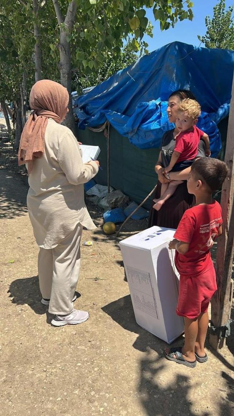 Yüreğir Belediyesinden mevsimlik işçi kadınlara hijyen kiti