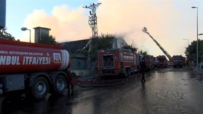 Avcılarda, elektrik panosu üreten iş yerinde yangın çıktı