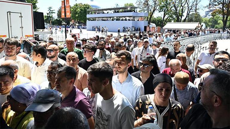 Haniye için 81 ilde gıyabi cenaze namazı kılındı Vatandaşlar Ayasofya Camiine akın etti