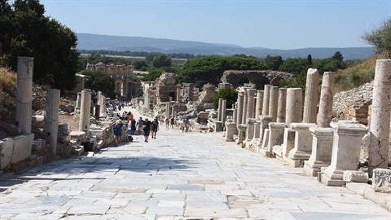 Efes Antik Kentinde ziyaretçi akını: Gece ziyaretçileri rekor kırdı