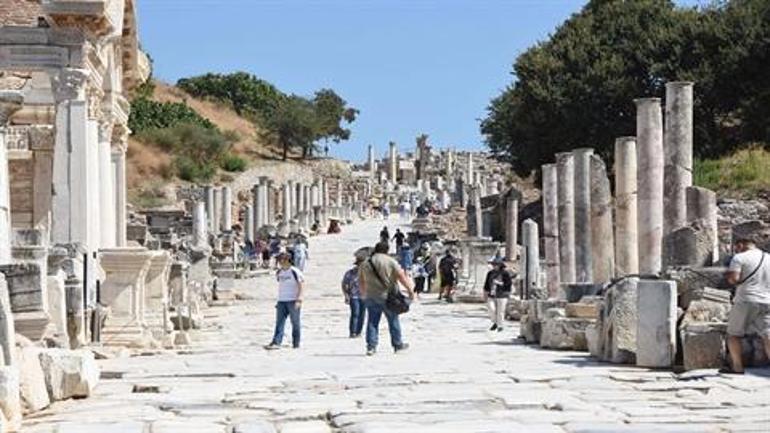 Efes Antik Kentinde ziyaretçi akını: Gece ziyaretçileri rekor kırdı