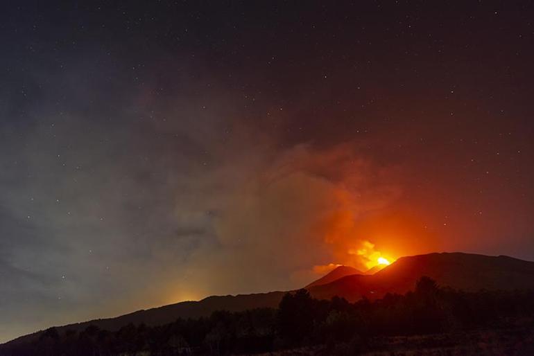 Etna Yanardağında büyük patlama Görüntüler korkuttu