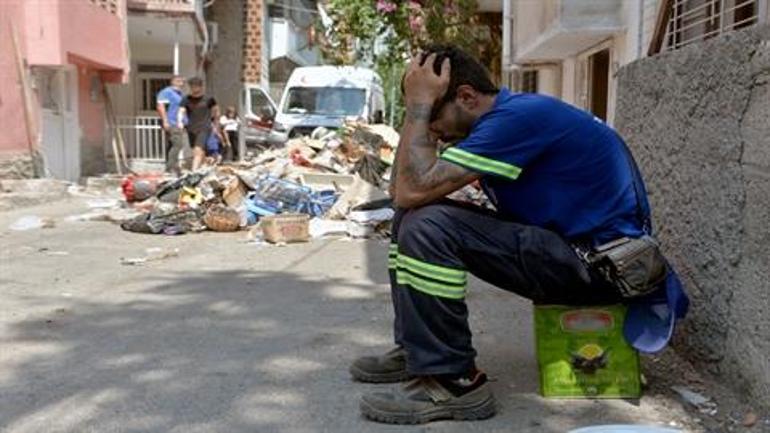 Çöp evi temizlemeye giren temizlik işçisi fenalaştı 8 kamyonet çöp çıkarıldı