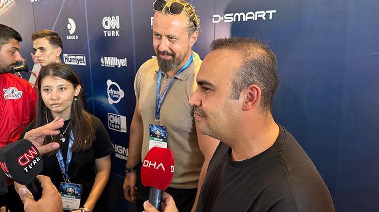 Bakan Kacır, TEKNOFEST Adanada Demirören Medya standını ziyaret etti