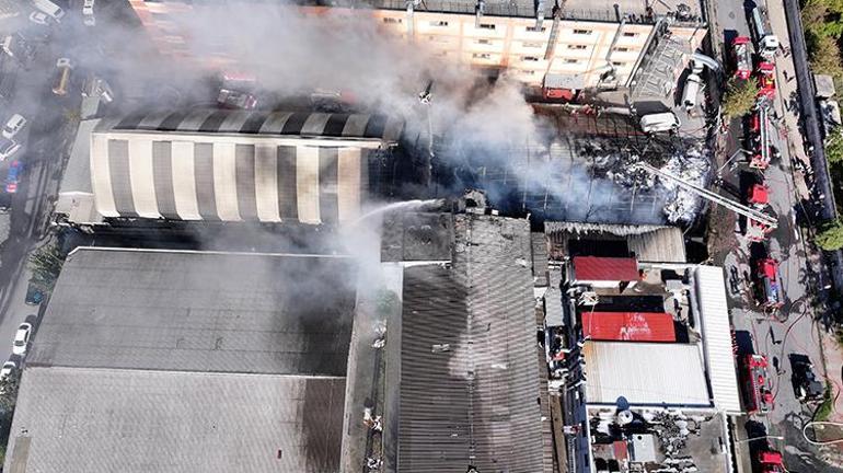 Gaziosmanpaşada kumaş deposunda yangın çıktı