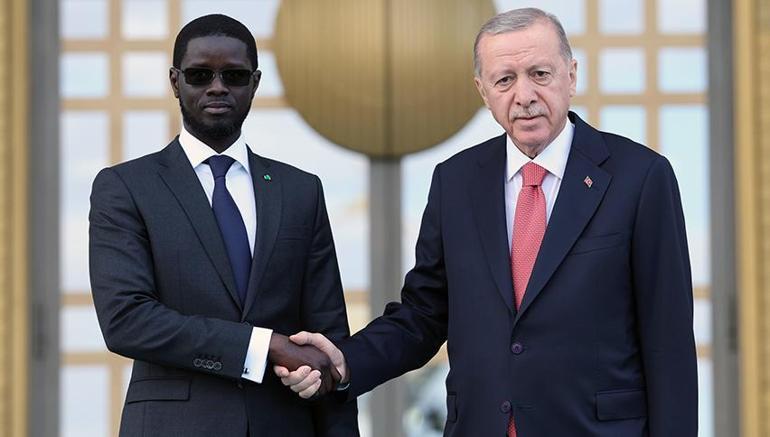 Cumhurbaşkanı Erdoğan Senegal Cumhurbaşkanını törenle karşıladı