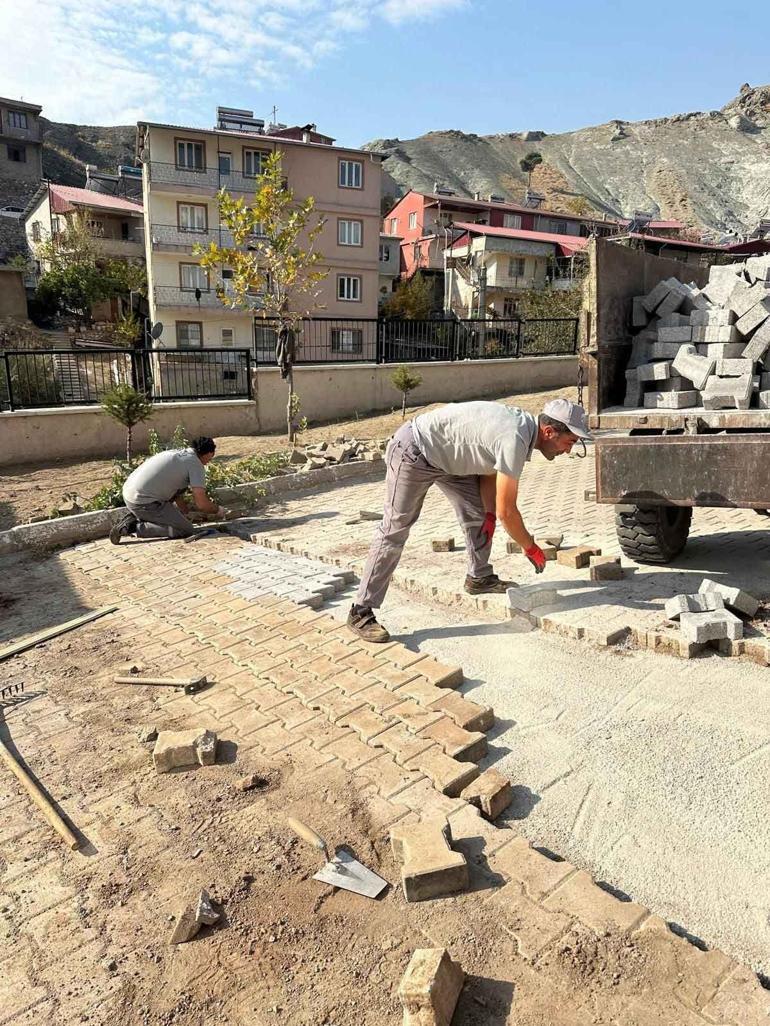 Pozantı Belediyesi’nden öğrencilere destek: Atatürk Ortaokulu bahçesi onarıldı