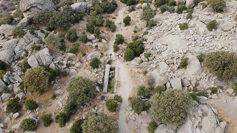 Bu sütunlar bir imparatorluğun çöküşüne tanık oldu: Çanakkaledeki antik madende bin 600 yıldır bırakıldığı gibi duruyor