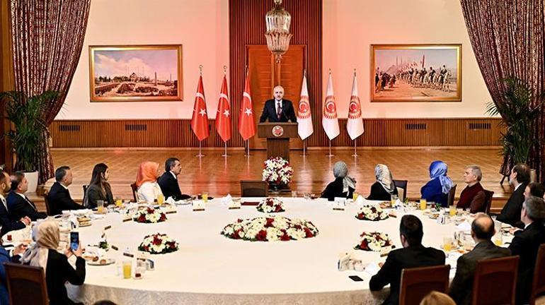 Numan Kurtulmuş 81 ilden gelen öğretmenleri Mecliste ağırladı