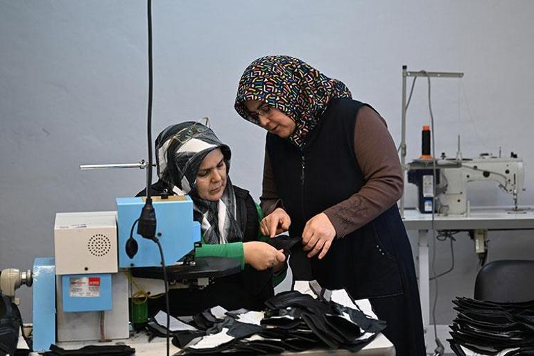 Gaziantep ikinci sırada yer alıyor Türkiyenin bilinen ayakkabı markaları kadınların elinde şekilleniyor