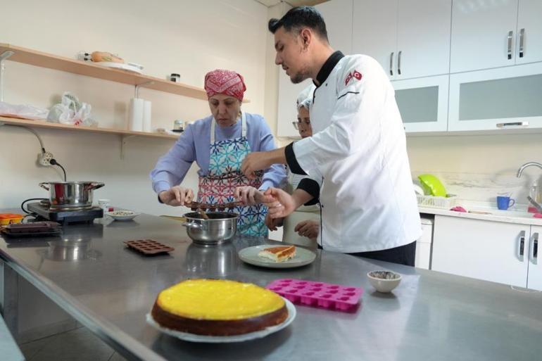 Çukurova Belediyesi’nin çikolata ve pasta yapma kursuna yoğun ilgi