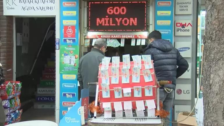 Eskişehirdeki Birsen Abla bayisinde Milli Piyango heyecanı yaşanıyor