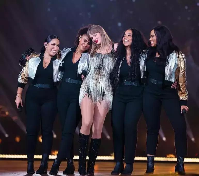 Taylor Swift doğum gününde tarihe geçti En güzel erken doğum günü hediyesi