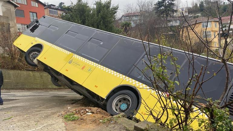 Beykozda kayan İETT otobüsü bir evin bahçesine düştü