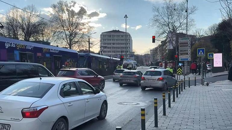 Beyoğlu Tophane durağında 79 yaşındaki adam tramvayın altında kaldı