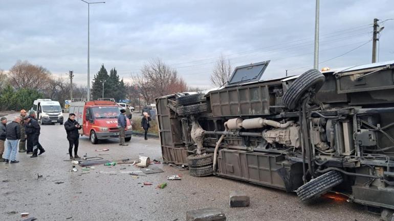 Balıkesirde öğrenci servisi ve TIR çarpıştı Çok sayıda yaralı var