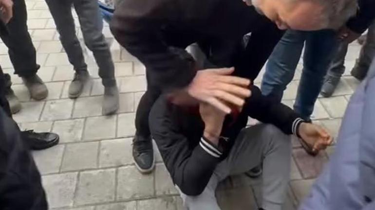 Zeytinburnunda kadın telefonunu çalan hırsızı vatandaşlar yakaladı