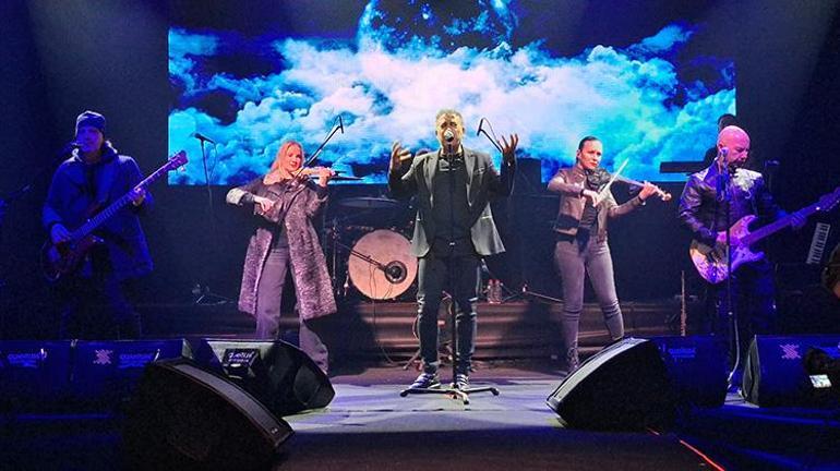 Haluk Levent 2025in ilk dakikalarına depremzedelerle girdi Ücretsiz konser verdi