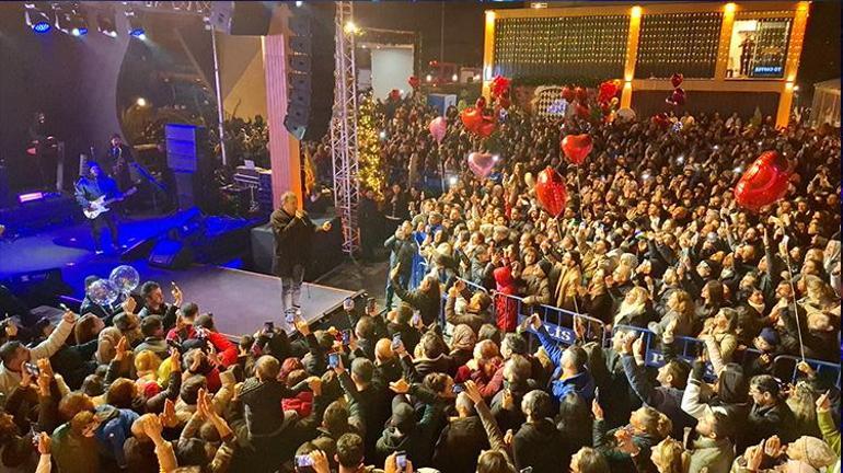 Haluk Levent 2025in ilk dakikalarına depremzedelerle girdi Ücretsiz konser verdi