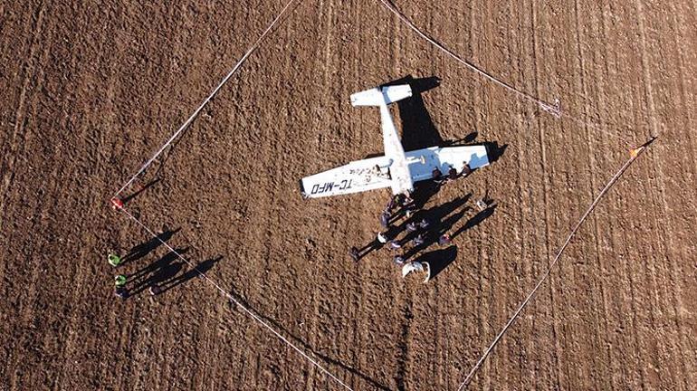 Denizlide eğitim uçağı tarlaya zorunlu iniş yaptı Pilot hastaneye kaldırıldı