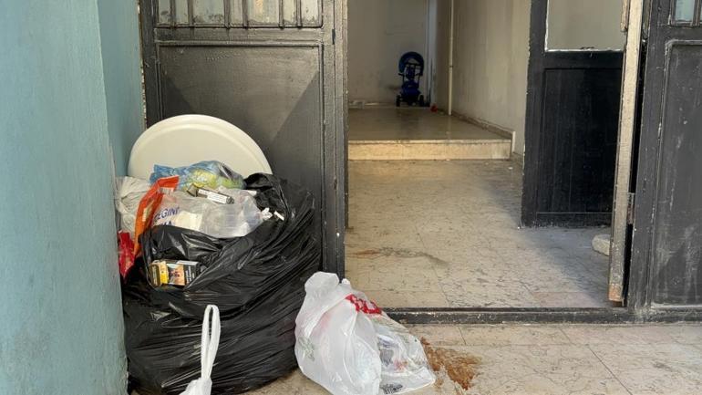 Boluda çöp apartman görenleri hayrete düşürüyor