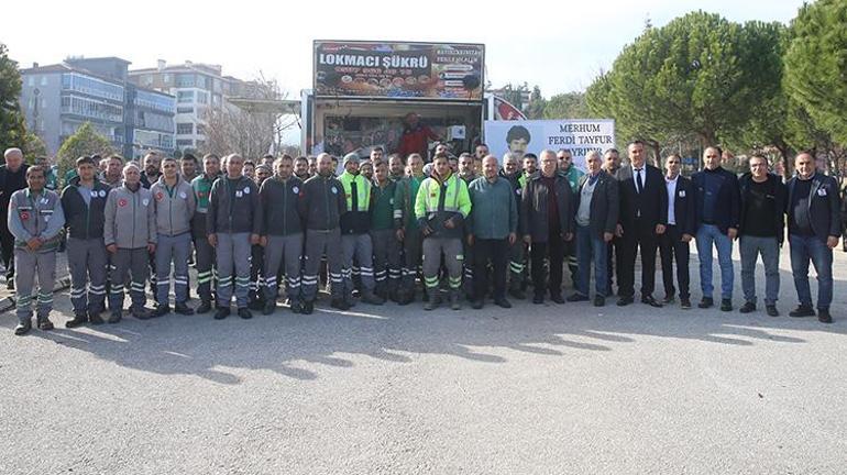 Denizlide belediye personeli Ferdi Tayfur için lokma dağıttı