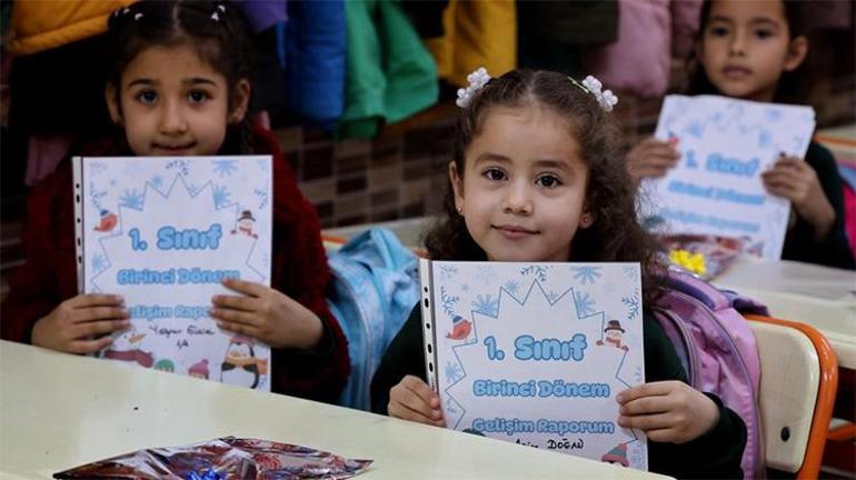 Adanalı miniklerin karne sevinci Tatil başladı