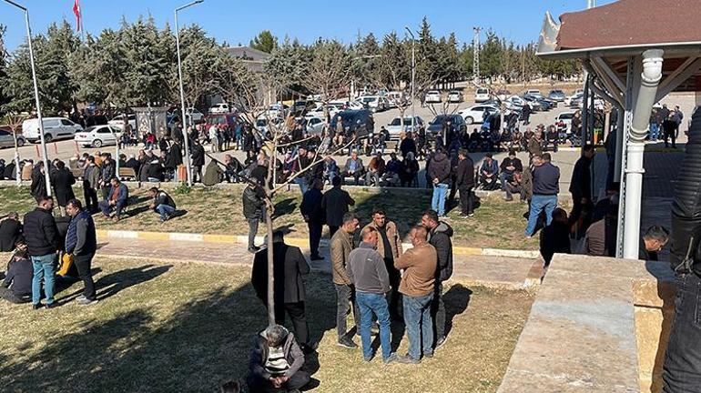 Şanlıurfada annelerinin öldürdüğü kız kardeşler yan yana defnedildi