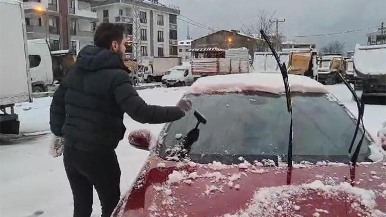 İstanbula lapa lapa kar yağdı Her yer beyaza büründü
