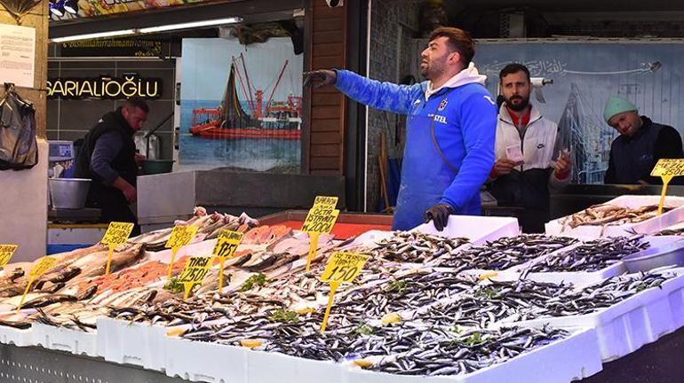Trabzonda hava koşullarının sertleşmesi balık fiyatlarını vurdu