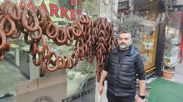 Bu sucuğu diğerlerinden ayıran özelliği soğanı Siirtin meşhur lezzeti Türkiyenin her yerinde ilgi görüyor