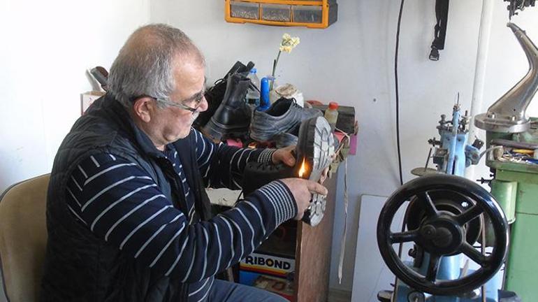Depremden geriye kalanlar Gaziantepte 53 yıllık ayakkabı tamircisi hayat mücadelesini konteynere taşıdı