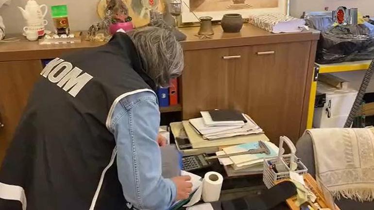 Antalyada kendilerini memur olarak tanıtıp 90 milyon TL dolandıran çeteye operasyon düzenlendi