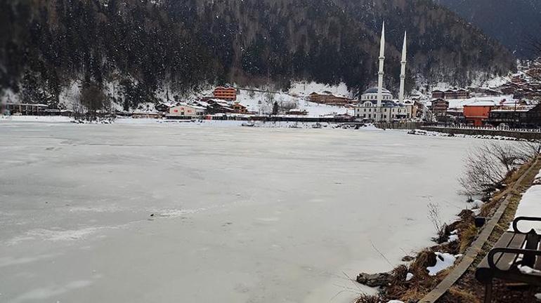 Uzungöl soğuk havaya dayanamadı ve dondu