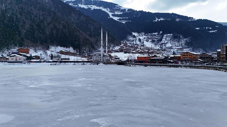 Uzungöl soğuk havaya dayanamadı ve dondu