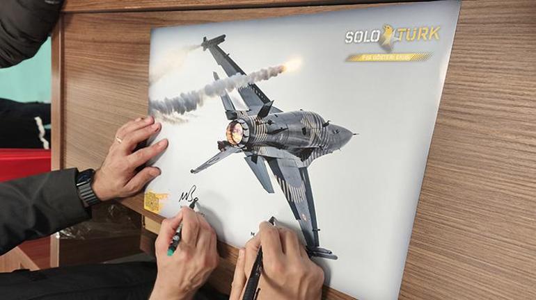 SOLOTÜRK pilotları İstanbulda gençlerle buluştu