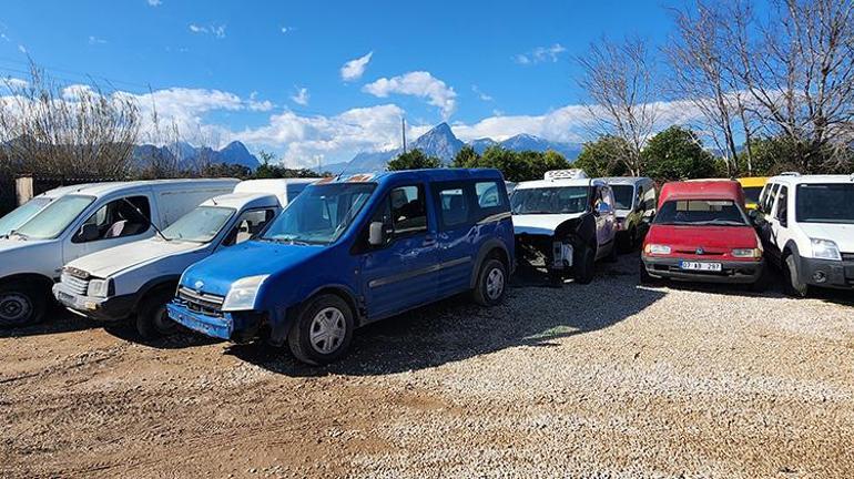Antalyada yediemin otoparkları araç mezarlığına döndü  Hepsi çürümeye terk edildi