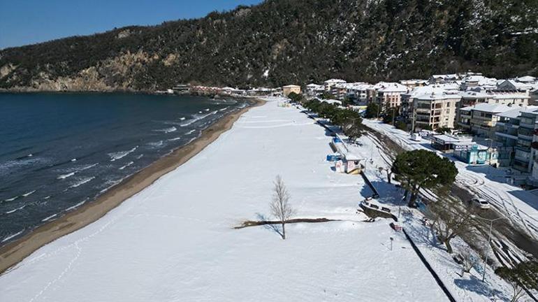 Yerli ve yabancı turistin yeni gözdesi İnkumu plajı beyaza büründü