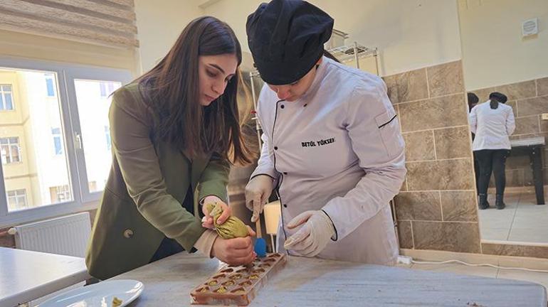 Dubai çikolatasından sonra yeni lezzet: Hatayda zeytinli ve kabaklı çikolata üretildi
