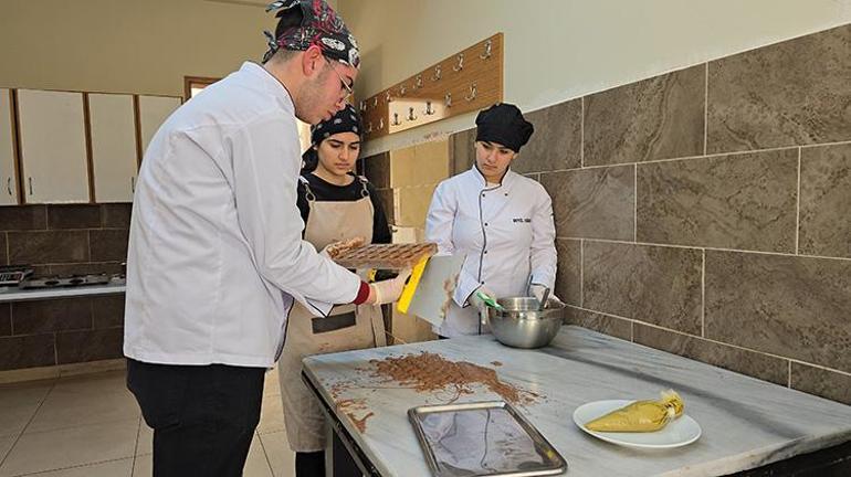 Dubai çikolatasından sonra yeni lezzet: Hatayda zeytinli ve kabaklı çikolata üretildi