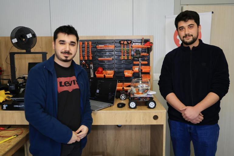 Bu balık araba sürüyor: Yapay zeka ile Japon balığına araba sürdürdüler