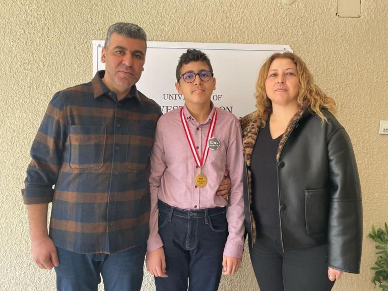 Duyduğu her notayı çalabiliyor Doğuştan piyanist Kayra Mete Çelik herkesi kendine hayran bırakıyor
