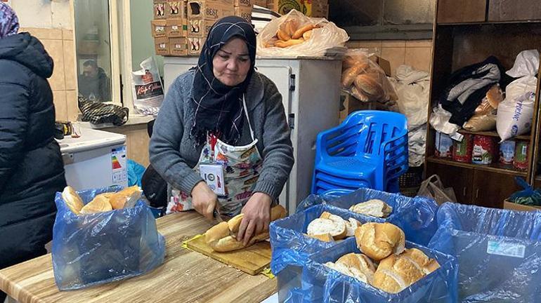 Konyada emekli öğretmenden örnek davranış Aşevinde ihtiyaç sahiplerine yemek yapıyor