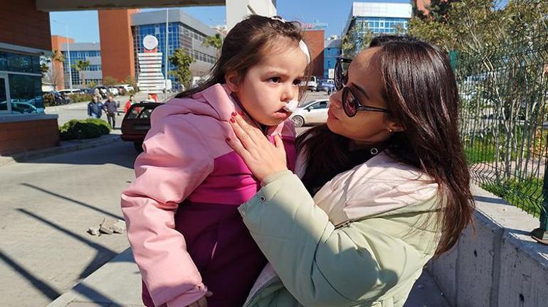 İzmirde AVMnin içinde dehşeti yaşadılar Mağazada barındırılan sahipsiz köpek anne ve kızına saldırdı