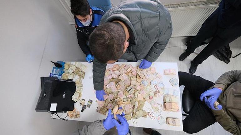 Dilencinin üzerinde çıkan parayı 6 zabıta personeli zor saydı