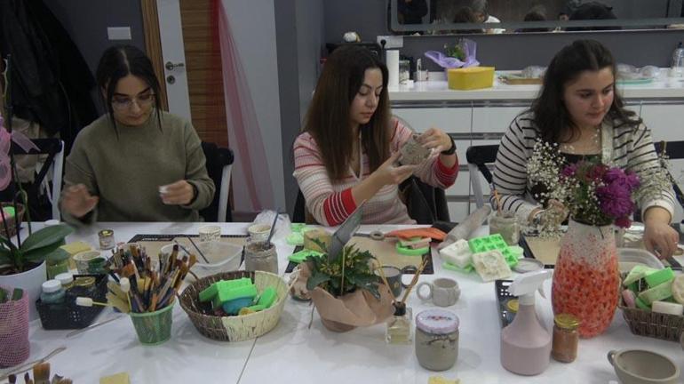 Kilis’te bir ilk Sanat kadınlara terapi oluyor