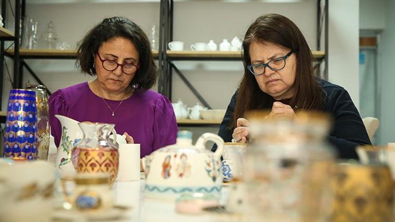 Bursada porselen ve cam kadınların elinde sanat eserine dönüşüyor